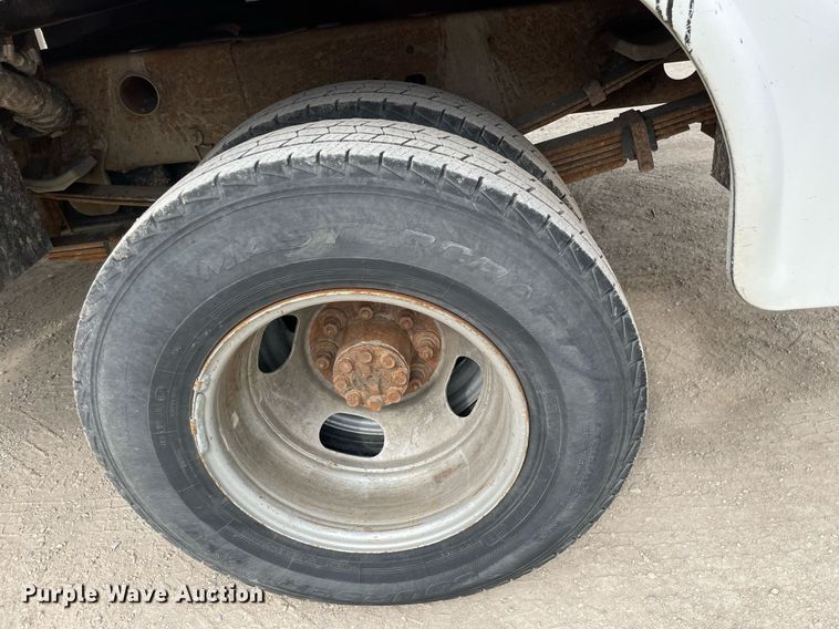 image for item LY9740 2002 Chevrolet Silverado 3500  Crew Cab utility bed pickup truck