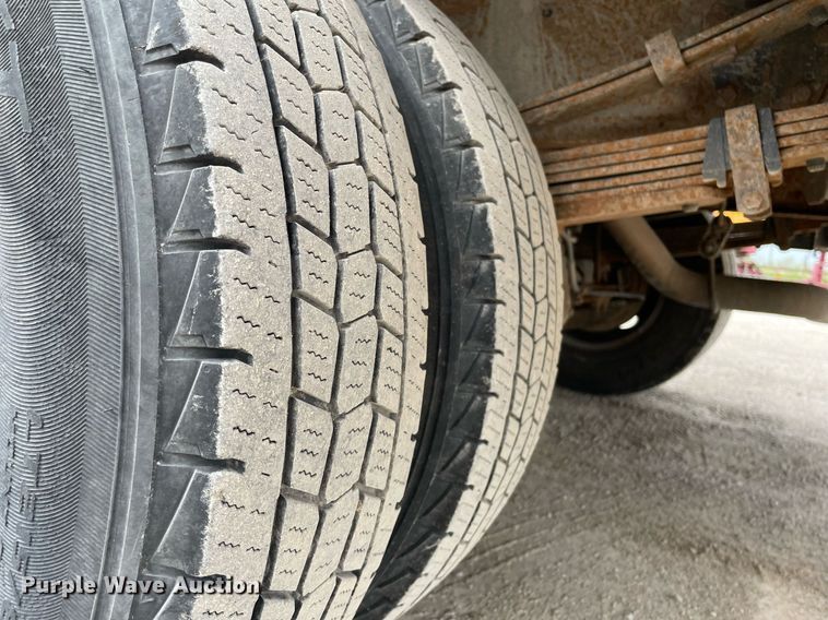 image for item LY9740 2002 Chevrolet Silverado 3500  Crew Cab utility bed pickup truck