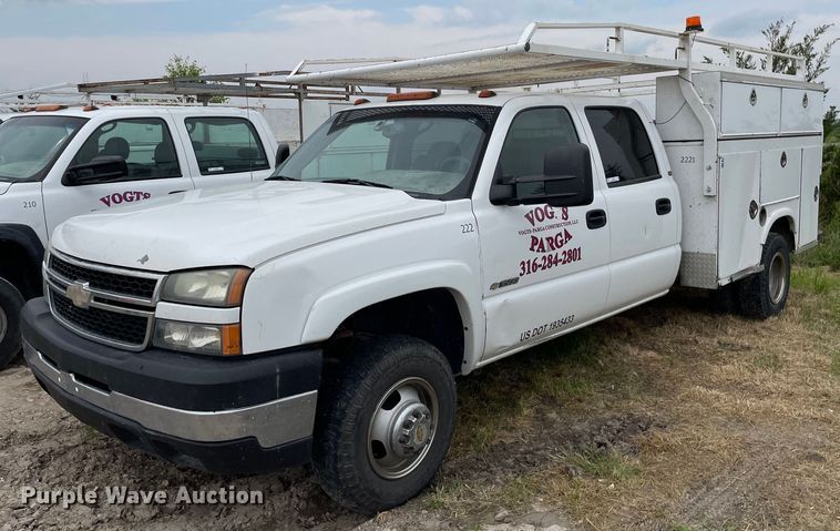 image for item LY9741 2006 Chevrolet Silverado 3500  Crew Cab utility bed pickup truck