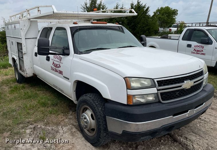 image for item LY9741 2006 Chevrolet Silverado 3500  Crew Cab utility bed pickup truck