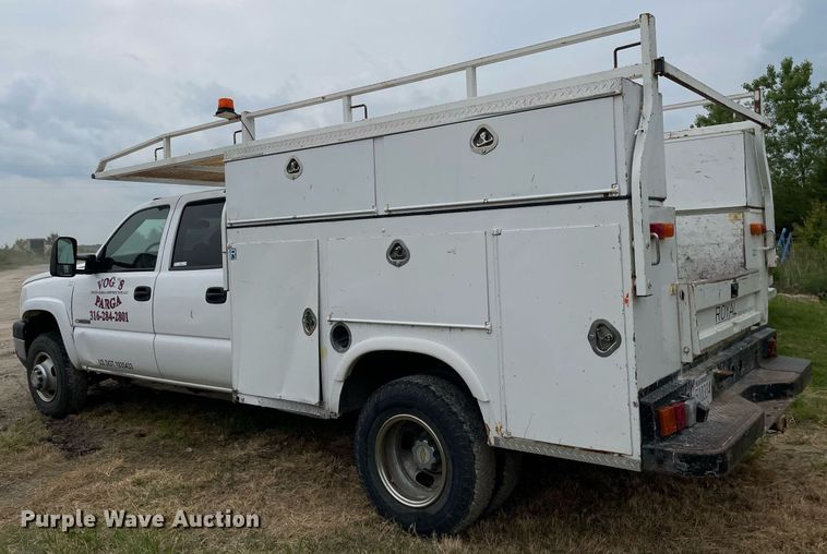 image for item LY9741 2006 Chevrolet Silverado 3500  Crew Cab utility bed pickup truck