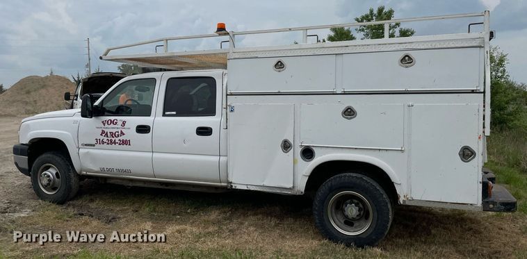 image for item LY9741 2006 Chevrolet Silverado 3500  Crew Cab utility bed pickup truck