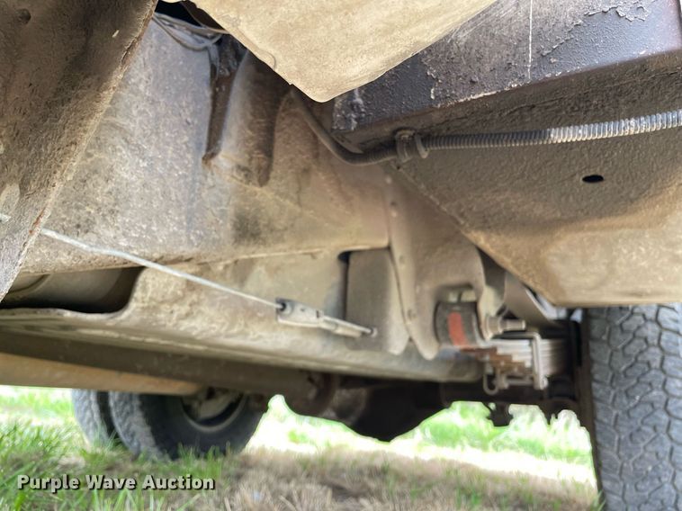 image for item LY9741 2006 Chevrolet Silverado 3500  Crew Cab utility bed pickup truck