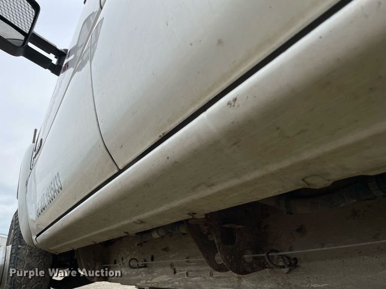 image for item LY9741 2006 Chevrolet Silverado 3500  Crew Cab utility bed pickup truck