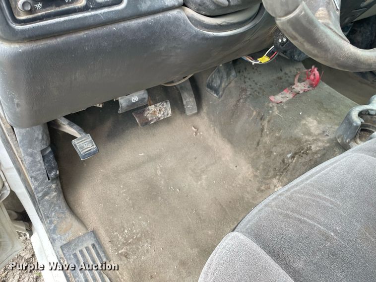 image for item LY9741 2006 Chevrolet Silverado 3500  Crew Cab utility bed pickup truck