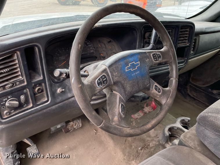 image for item LY9741 2006 Chevrolet Silverado 3500  Crew Cab utility bed pickup truck