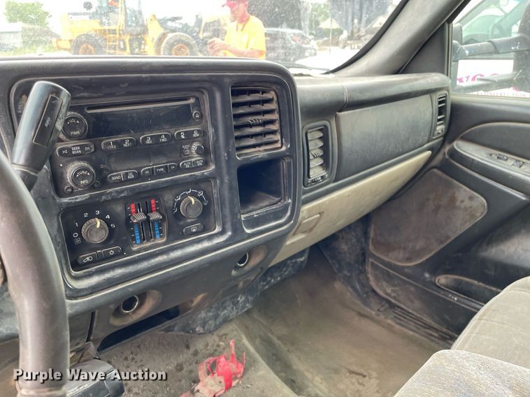 image for item LY9741 2006 Chevrolet Silverado 3500  Crew Cab utility bed pickup truck