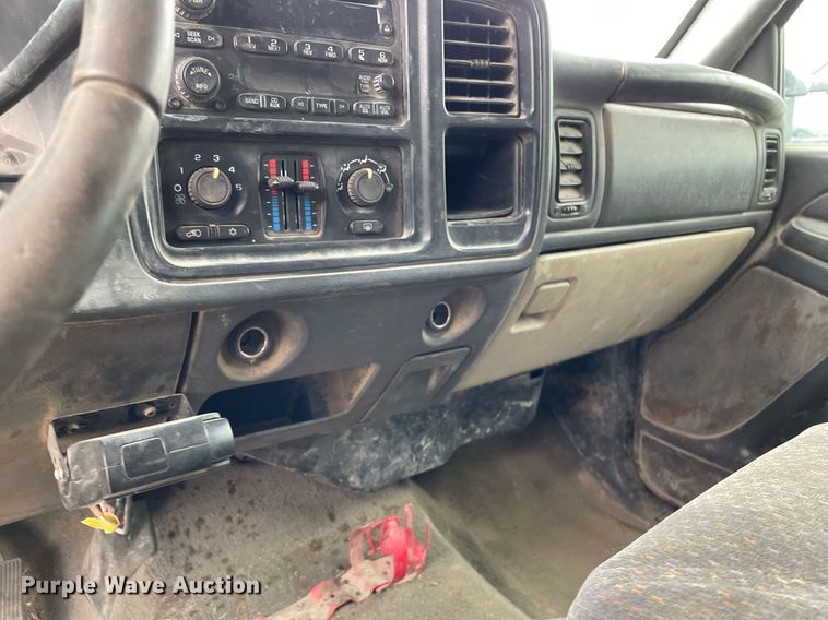 image for item LY9741 2006 Chevrolet Silverado 3500  Crew Cab utility bed pickup truck