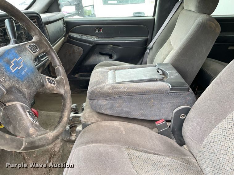 image for item LY9741 2006 Chevrolet Silverado 3500  Crew Cab utility bed pickup truck