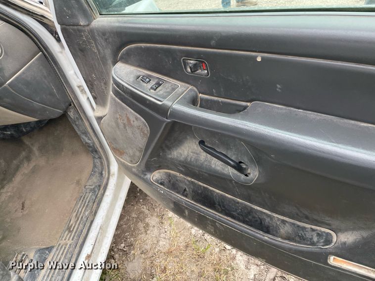 image for item LY9741 2006 Chevrolet Silverado 3500  Crew Cab utility bed pickup truck