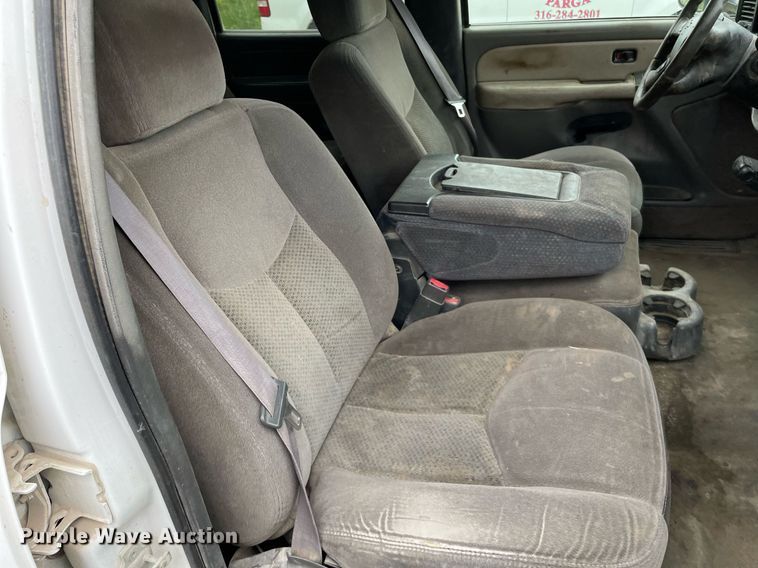 image for item LY9741 2006 Chevrolet Silverado 3500  Crew Cab utility bed pickup truck