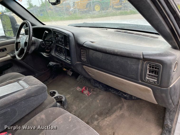 image for item LY9741 2006 Chevrolet Silverado 3500  Crew Cab utility bed pickup truck