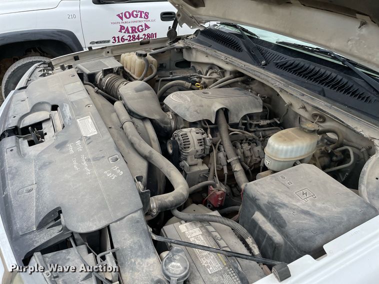 image for item LY9741 2006 Chevrolet Silverado 3500  Crew Cab utility bed pickup truck