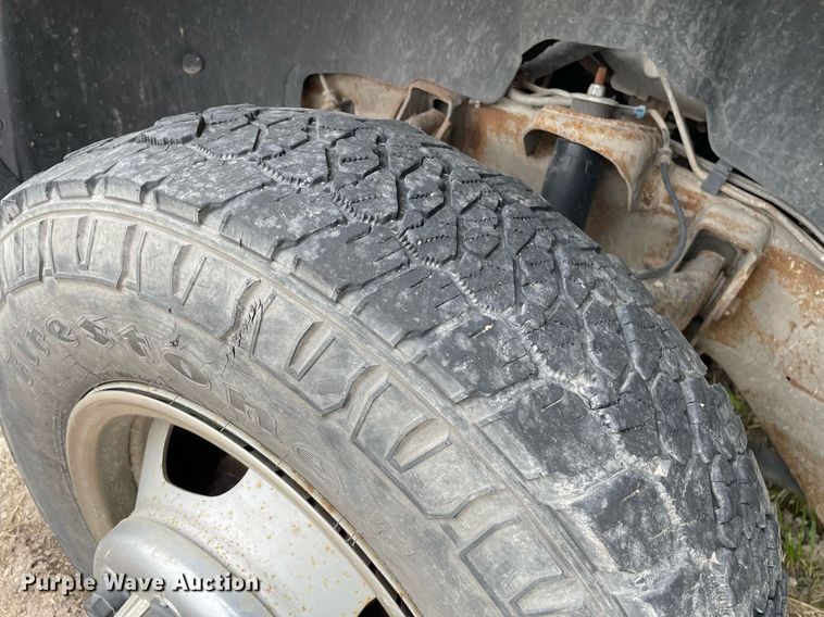 image for item LY9741 2006 Chevrolet Silverado 3500  Crew Cab utility bed pickup truck