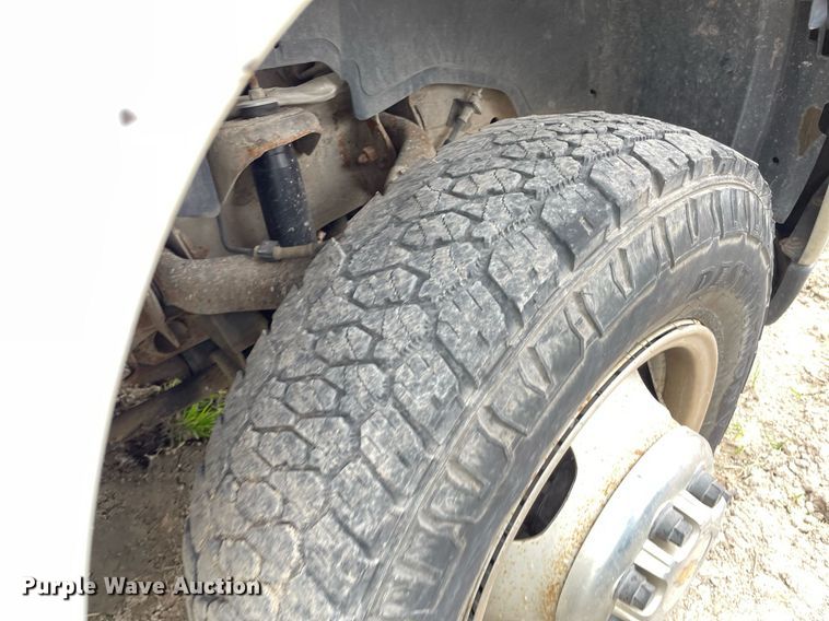 image for item LY9741 2006 Chevrolet Silverado 3500  Crew Cab utility bed pickup truck