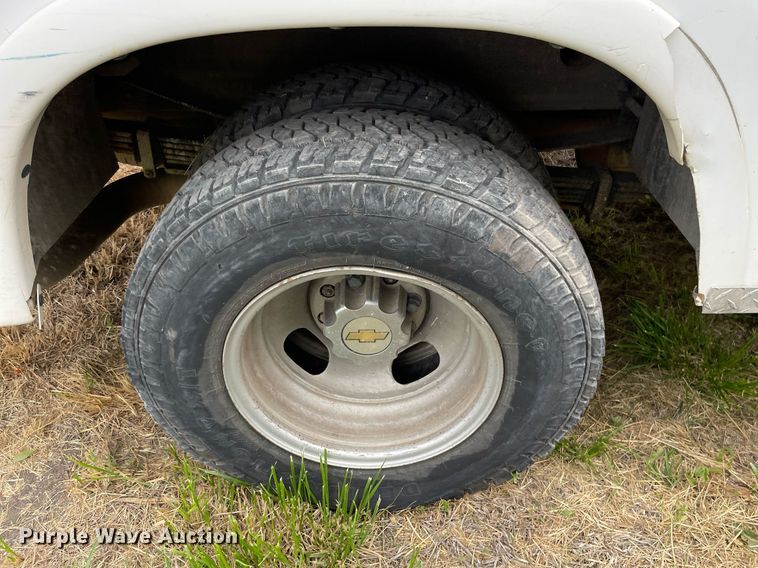 image for item LY9741 2006 Chevrolet Silverado 3500  Crew Cab utility bed pickup truck