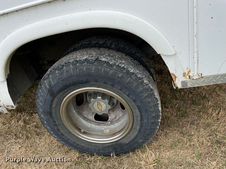 image for item LY9741 2006 Chevrolet Silverado 3500  Crew Cab utility bed pickup truck