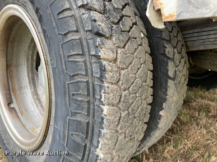 image for item LY9741 2006 Chevrolet Silverado 3500  Crew Cab utility bed pickup truck