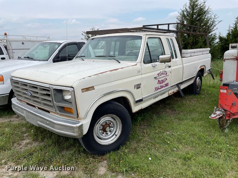 image for item LY9744 1986 Ford F250  SuperCab pickup truck