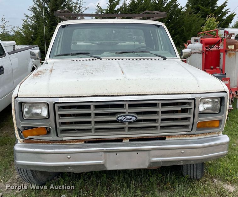 image for item LY9744 1986 Ford F250  SuperCab pickup truck