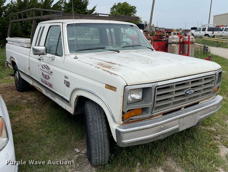 image for item LY9744 1986 Ford F250  SuperCab pickup truck