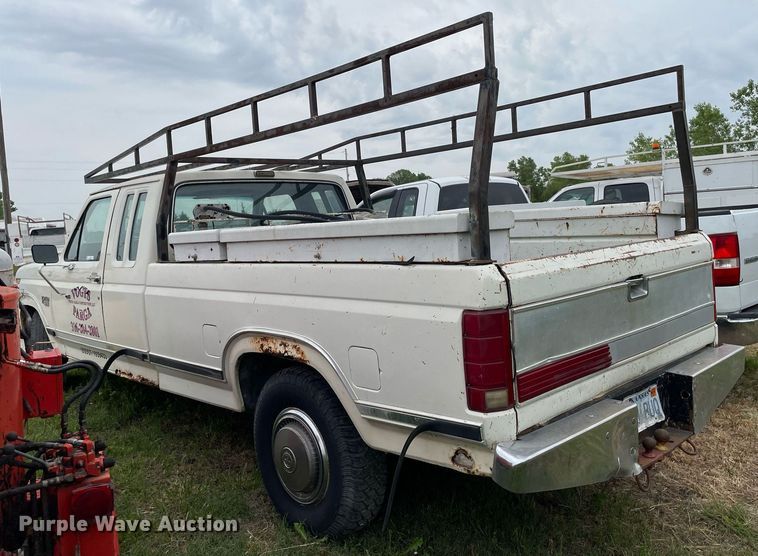 image for item LY9744 1986 Ford F250  SuperCab pickup truck