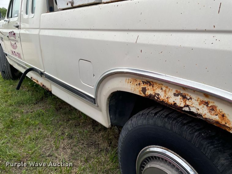 image for item LY9744 1986 Ford F250  SuperCab pickup truck