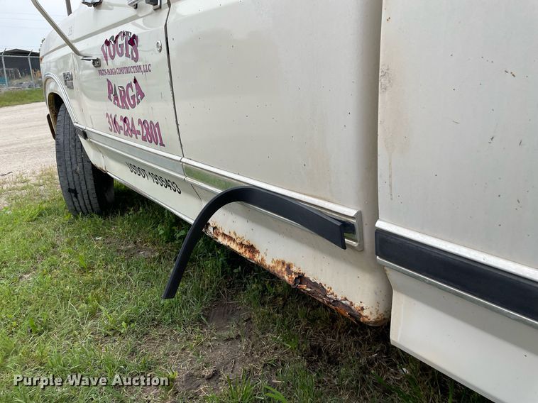 image for item LY9744 1986 Ford F250  SuperCab pickup truck