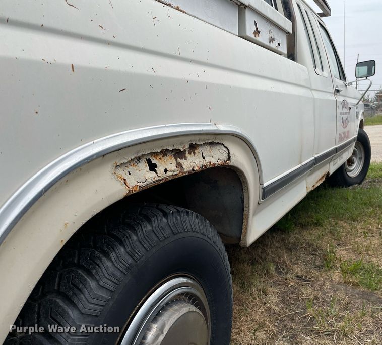 image for item LY9744 1986 Ford F250  SuperCab pickup truck
