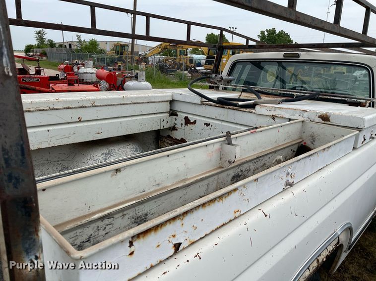 image for item LY9744 1986 Ford F250  SuperCab pickup truck