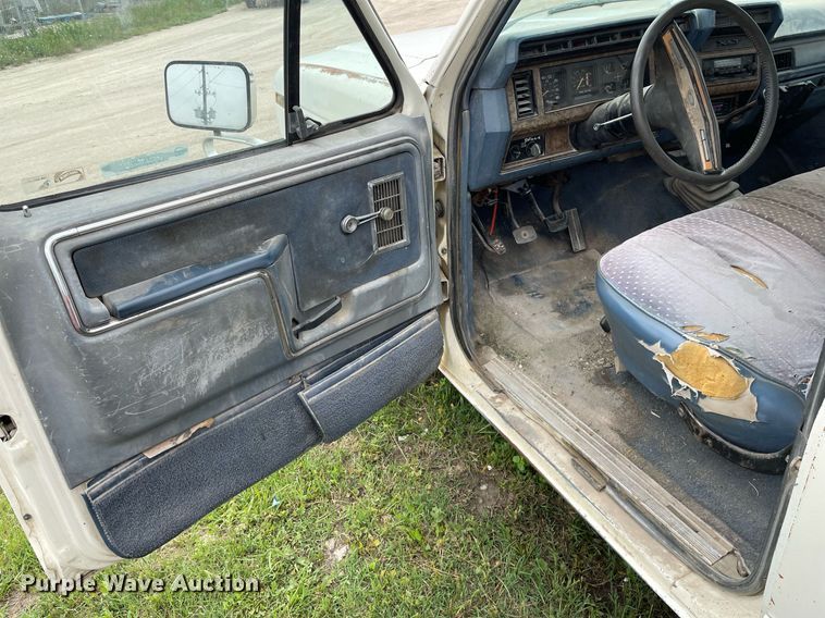 image for item LY9744 1986 Ford F250  SuperCab pickup truck