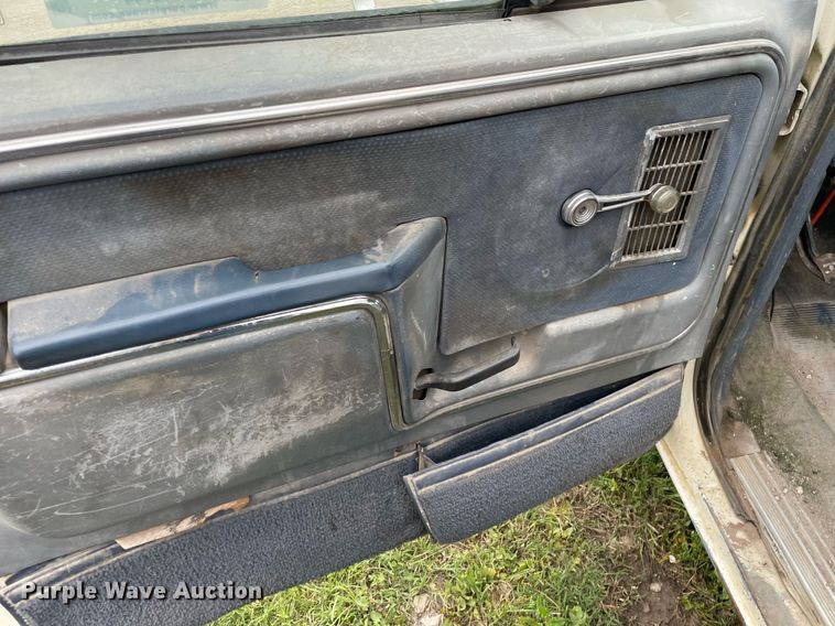 image for item LY9744 1986 Ford F250  SuperCab pickup truck