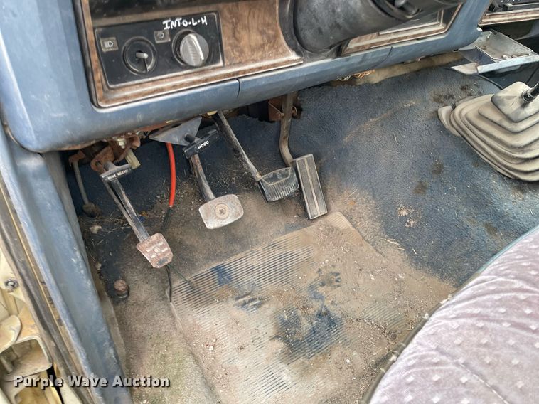 image for item LY9744 1986 Ford F250  SuperCab pickup truck