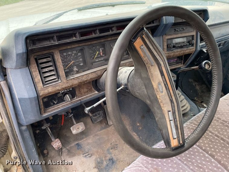 image for item LY9744 1986 Ford F250  SuperCab pickup truck