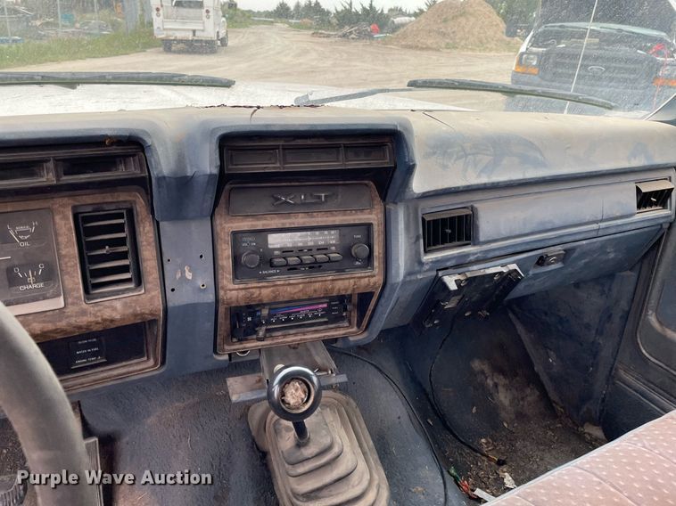 image for item LY9744 1986 Ford F250  SuperCab pickup truck