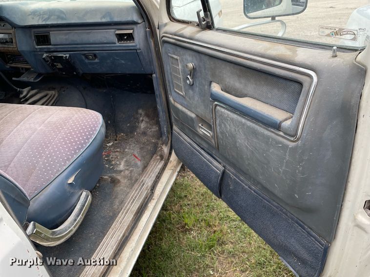 image for item LY9744 1986 Ford F250  SuperCab pickup truck