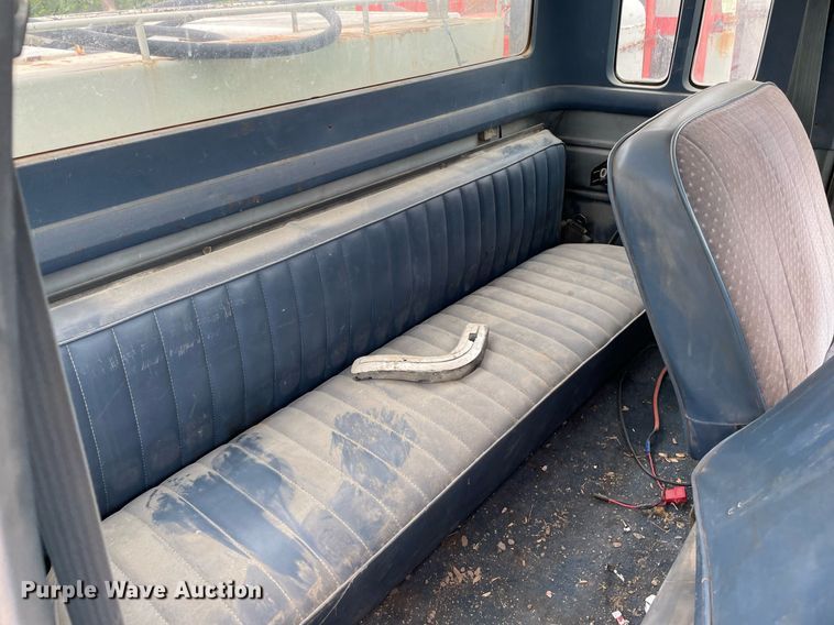 image for item LY9744 1986 Ford F250  SuperCab pickup truck