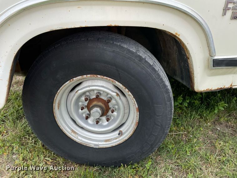 image for item LY9744 1986 Ford F250  SuperCab pickup truck
