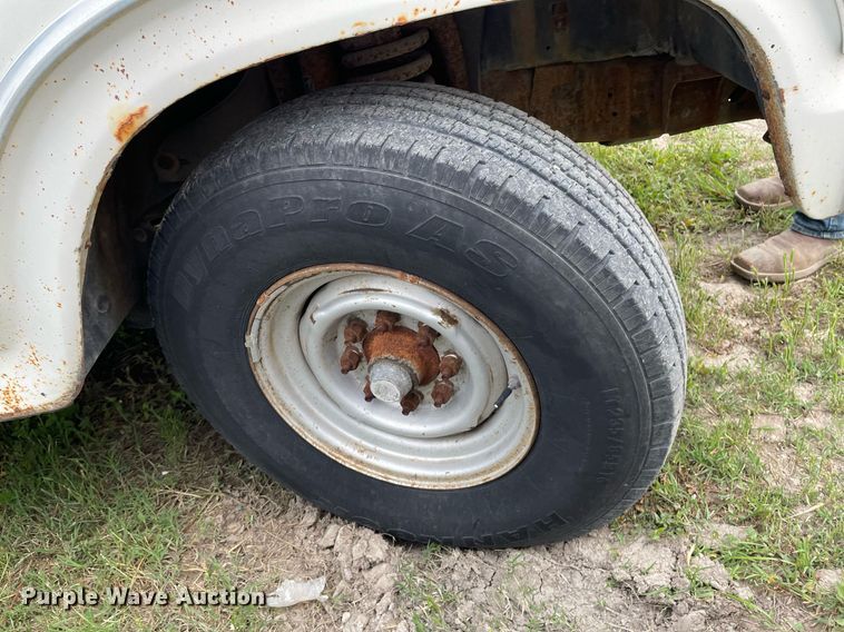 image for item LY9744 1986 Ford F250  SuperCab pickup truck