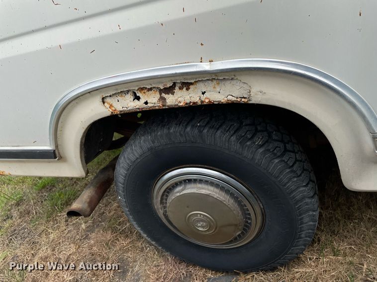 image for item LY9744 1986 Ford F250  SuperCab pickup truck