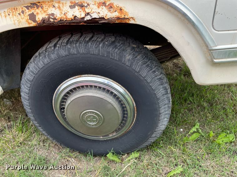 image for item LY9744 1986 Ford F250  SuperCab pickup truck