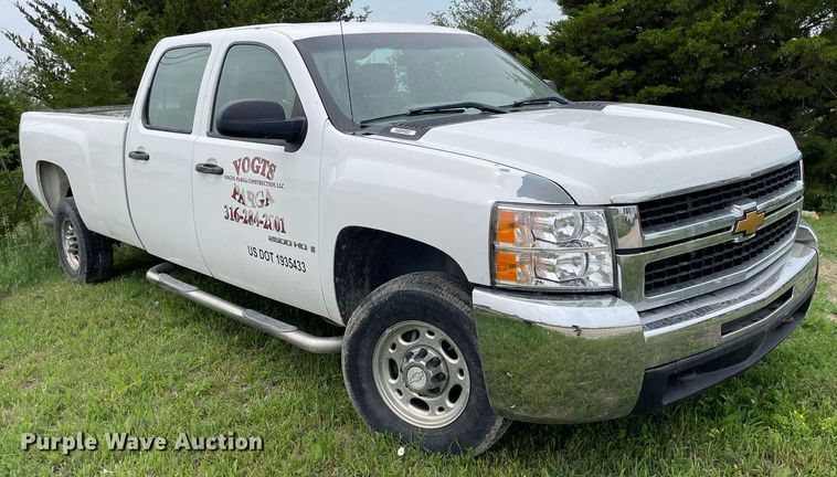 image for item LY9747 2009 Chevrolet Silverado 2500HD  Crew Cab pickup truck