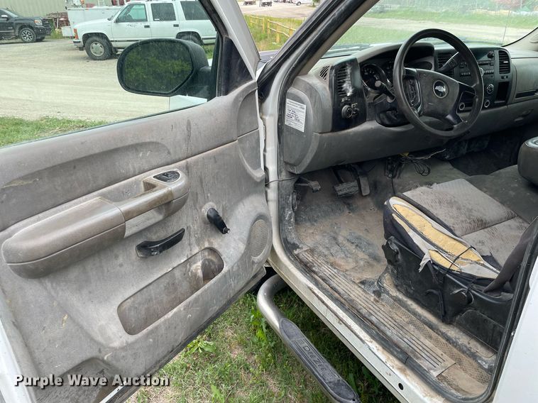 image for item LY9747 2009 Chevrolet Silverado 2500HD  Crew Cab pickup truck