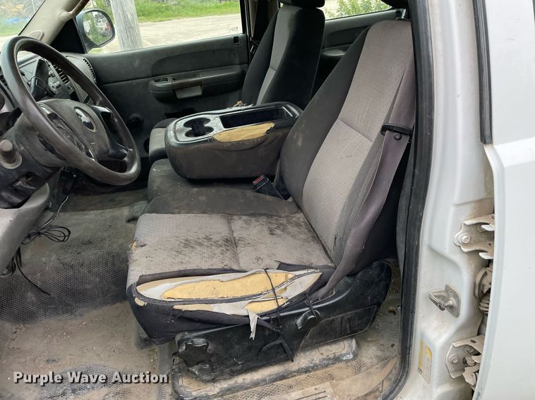 image for item LY9747 2009 Chevrolet Silverado 2500HD  Crew Cab pickup truck