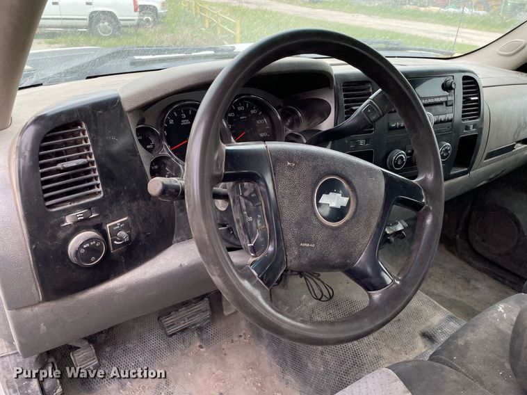 image for item LY9747 2009 Chevrolet Silverado 2500HD  Crew Cab pickup truck