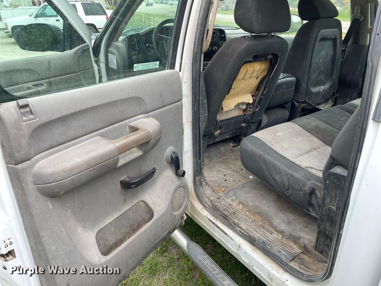 image for item LY9747 2009 Chevrolet Silverado 2500HD  Crew Cab pickup truck