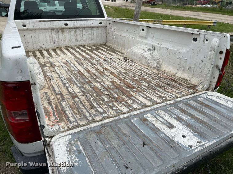 image for item LY9747 2009 Chevrolet Silverado 2500HD  Crew Cab pickup truck