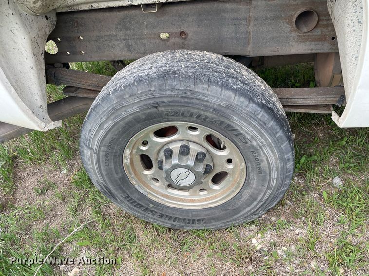 image for item LY9747 2009 Chevrolet Silverado 2500HD  Crew Cab pickup truck