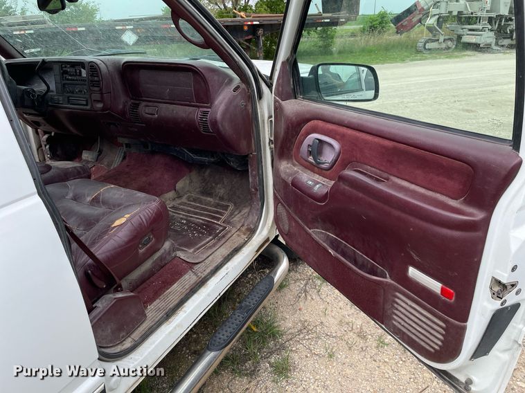 image for item LY9750 1999 Chevrolet Tahoe  SUV