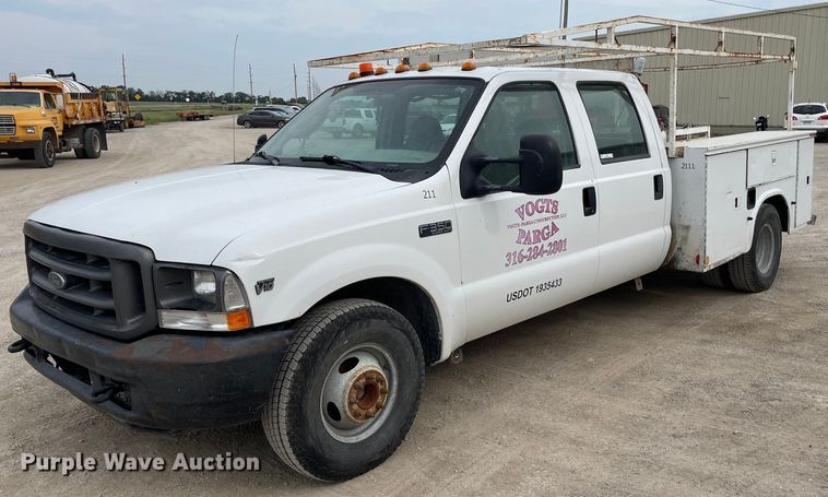 image for item LY9751 2004 Ford F350 Super Duty  Crew Cab utility bed pickup truck